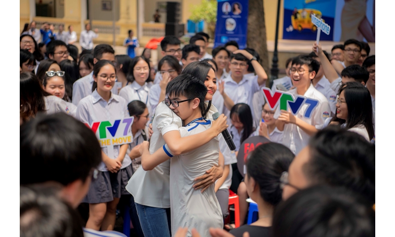 Hoàng Thùy chia sẻ câu chuyện truyền động lực giúp một nam học sinh dũng cảm 'come out'
